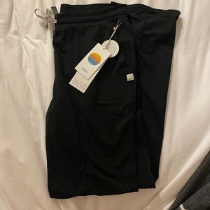 Vuori halo wide leg pant in black